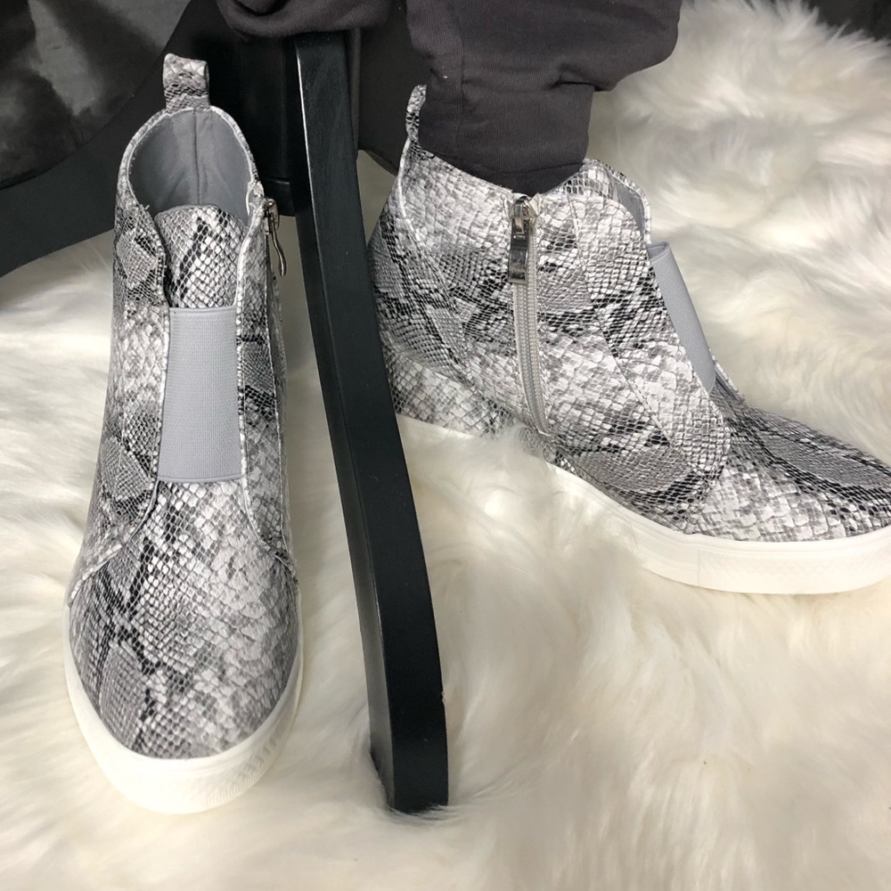 Wedge Sneaker Snake Print